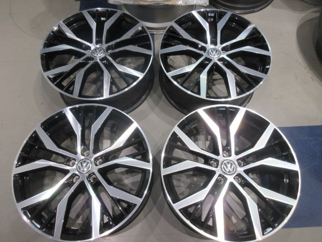 ★ お買い得品★【ホイール】VW フォルクスワーゲン ゴルフ７ＧＴＩ　パフォーマンス純正【タイヤ】ハンコック　Ventus S1 evo3 K127　（横浜青葉店）