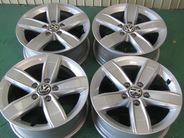 限定冬セット・フォルクスワーゲン・ビートル【ホイール】フォルクスワーゲン　16C系　ザ・ビートル　ウインター純正　Corvara（コルヴァラ）【タイヤ】ピレリ　アイスゼロアシンメトリコ（保土ヶ谷本店）