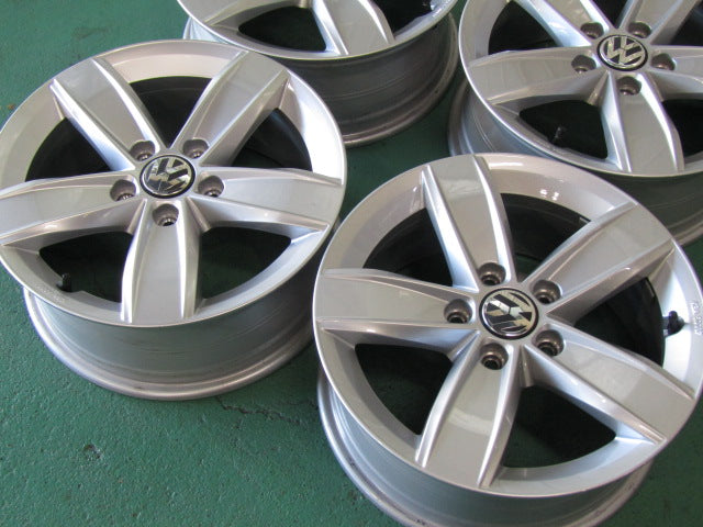 限定冬セット・フォルクスワーゲン・ビートル【ホイール】フォルクスワーゲン　16C系　ザ・ビートル　ウインター純正　Corvara（コルヴァラ）【タイヤ】ピレリ　アイスゼロアシンメトリコ（保土ヶ谷本店）