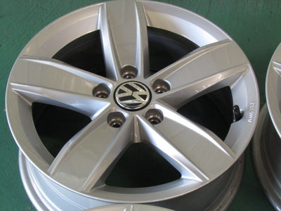 限定冬セット・フォルクスワーゲン・ビートル【ホイール】フォルクスワーゲン　16C系　ザ・ビートル　ウインター純正　Corvara（コルヴァラ）【タイヤ】ピレリ　アイスゼロアシンメトリコ（保土ヶ谷本店）