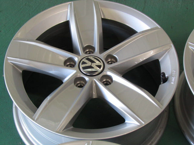 限定冬セット・フォルクスワーゲン・ビートル【ホイール】フォルクスワーゲン　16C系　ザ・ビートル　ウインター純正　Corvara（コルヴァラ）【タイヤ】ピレリ　アイスゼロアシンメトリコ（保土ヶ谷本店）