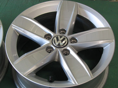 限定冬セット・フォルクスワーゲン・ビートル【ホイール】フォルクスワーゲン　16C系　ザ・ビートル　ウインター純正　Corvara（コルヴァラ）【タイヤ】ピレリ　アイスゼロアシンメトリコ（保土ヶ谷本店）