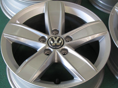 限定冬セット・フォルクスワーゲン・ビートル【ホイール】フォルクスワーゲン　16C系　ザ・ビートル　ウインター純正　Corvara（コルヴァラ）【タイヤ】ピレリ　アイスゼロアシンメトリコ（保土ヶ谷本店）