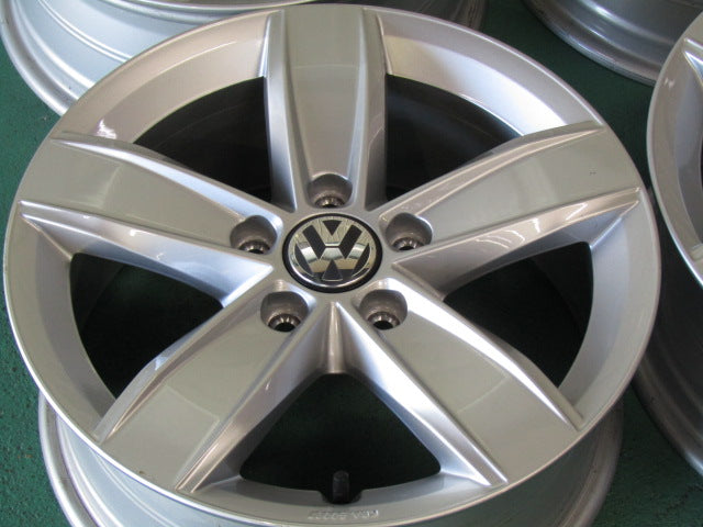 限定冬セット・フォルクスワーゲン・ビートル【ホイール】フォルクスワーゲン　16C系　ザ・ビートル　ウインター純正　Corvara（コルヴァラ）【タイヤ】ピレリ　アイスゼロアシンメトリコ（保土ヶ谷本店）