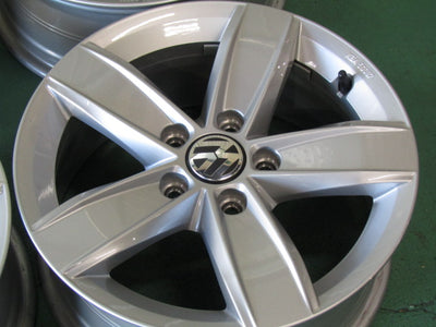 限定冬セット・フォルクスワーゲン・ビートル【ホイール】フォルクスワーゲン　16C系　ザ・ビートル　ウインター純正　Corvara（コルヴァラ）【タイヤ】ピレリ　アイスゼロアシンメトリコ（保土ヶ谷本店）