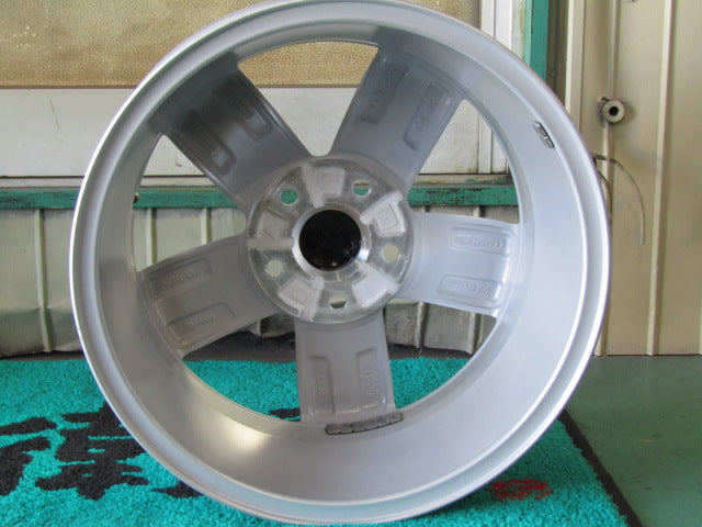 限定冬セット・フォルクスワーゲン・ビートル【ホイール】フォルクスワーゲン　16C系　ザ・ビートル　ウインター純正　Corvara（コルヴァラ）【タイヤ】ピレリ　アイスゼロアシンメトリコ（保土ヶ谷本店）