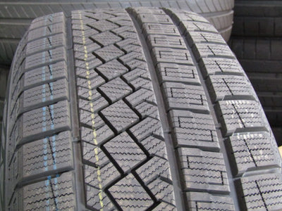 1台限定冬セット・Eクラス・W213・S213【ホイール】メルセデスベンツ　W213　Eクラス　E200純正【タイヤ】ピレリ　アイスゼロアシンメトリコ（保土ヶ谷本店）