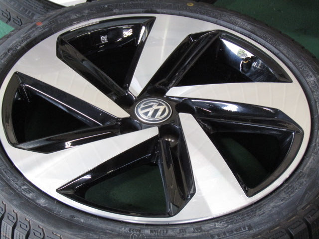 限定特価・フォルクスワーゲン・ポロ・POLO【ホイール】フォルクスワーゲン　AW系　ポロGTI純正　Miltonkeynes（ミルトンキーンズ）【タイヤ】ピレリ　アイスゼロアシンメトリコ（保土ヶ谷本店）