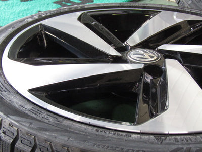 限定特価・フォルクスワーゲン・ポロ・POLO【ホイール】フォルクスワーゲン　AW系　ポロGTI純正　Miltonkeynes（ミルトンキーンズ）【タイヤ】ピレリ　アイスゼロアシンメトリコ（保土ヶ谷本店）