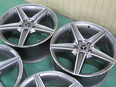 AMGの冬セット・メルセデスベンツ・Cクラス・W205【ホイール】メルセデスベンツ　W205　Cクラス前期純正　AMG5スポーク【タイヤ】ピレリ　アイスゼロアシンメトリコ（保土ヶ谷本店）