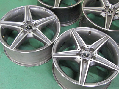 AMGの冬セット・メルセデスベンツ・Cクラス・W205【ホイール】メルセデスベンツ　W205　Cクラス前期純正　AMG5スポーク【タイヤ】ピレリ　アイスゼロアシンメトリコ（保土ヶ谷本店）