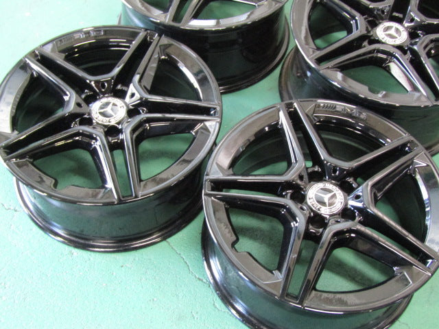 黒がお洒落・Cクラス・W205・S205【ホイール】メルセデスベンツ　W205　Cクラス後期純正　AMG5スポーク【タイヤ】ハンコック　ベンタスS1Evo3（保土ヶ谷本店）