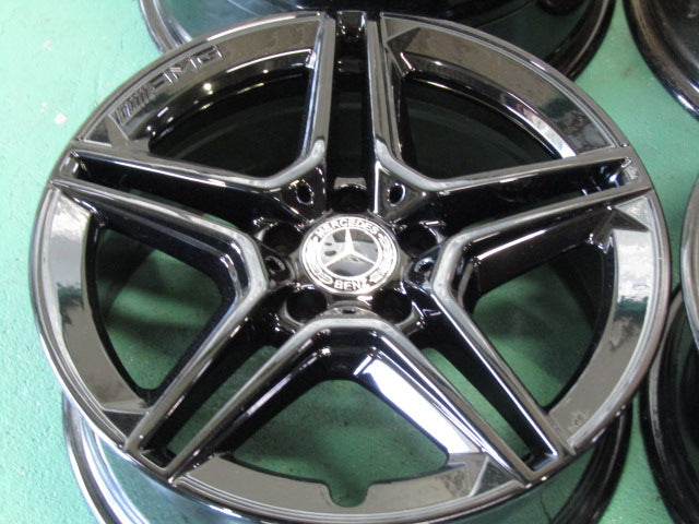 黒がお洒落・Cクラス・W205・S205【ホイール】メルセデスベンツ　W205　Cクラス後期純正　AMG5スポーク【タイヤ】ハンコック　ベンタスS1Evo3（保土ヶ谷本店）