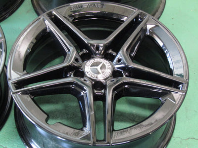 黒がお洒落・Cクラス・W205・S205【ホイール】メルセデスベンツ　W205　Cクラス後期純正　AMG5スポーク【タイヤ】ハンコック　ベンタスS1Evo3（保土ヶ谷本店）