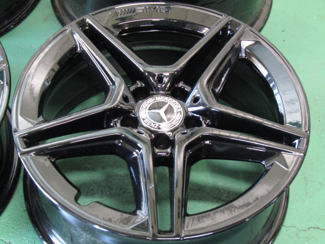 黒がお洒落・Cクラス・W205・S205【ホイール】メルセデスベンツ　W205　Cクラス後期純正　AMG5スポーク【タイヤ】ハンコック　ベンタスS1Evo3（保土ヶ谷本店）
