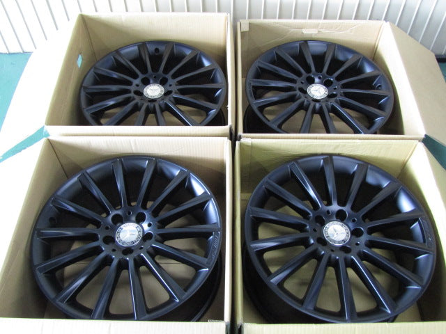 マットブラック・Cクラス・W205・S205【ホイール】メルセデスベンツ　W205　Cクラス純正　AMGマルチスポーク【タイヤ】コンチネンタル　エクストリームコンタクトDWS06Plus（保土ヶ谷本店）