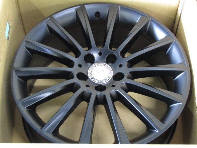 渋すぎブラック・Cクラス・W205・S205【ホイール】メルセデスベンツ　W205　Cクラス純正　AMGマルチスポーク【タイヤ】ハンコック　ベンタスS1Evo3（保土ヶ谷本店）