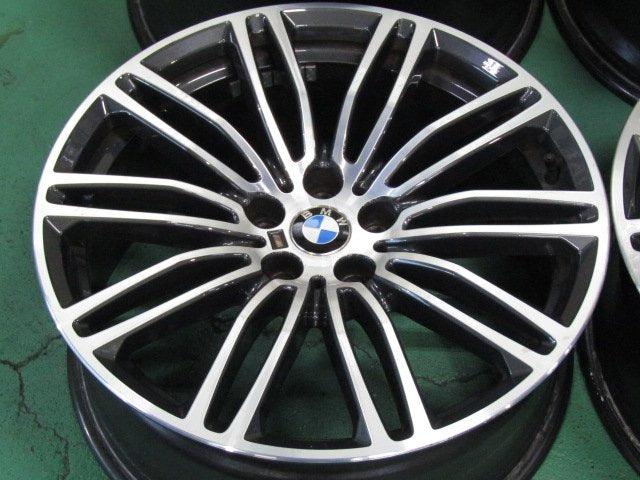 冬の準備に・5シリーズ・G30・G31・6シリーズ・G32【ホイール】ＢＭＷ　G30　5シリーズ　Ｍスポーツ純正　 ダブルスポークスタイリング664M【タイヤ】ピレリ　アイスゼロアシンメトリコ（保土ヶ谷本店）