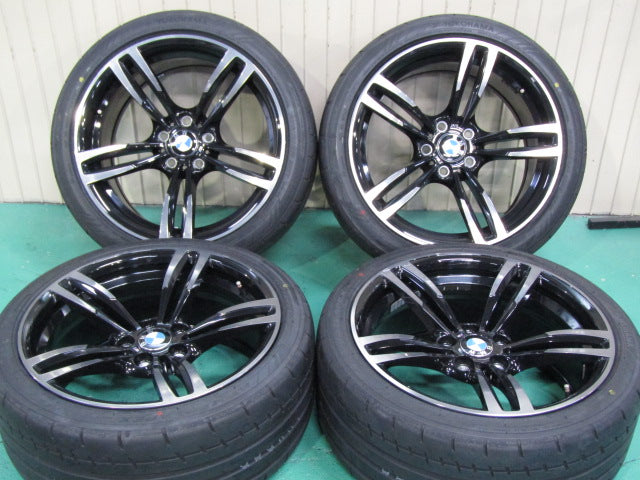 超溝ありで美品・M2・F87・M3・F80・M4・F82・F83【ホイール】BMW　F87　M2純正　ダブルスポークスタイリング437M　Forged【タイヤ】ヨコハマ　ADVAN　APEX　V601（保土ヶ谷本店）