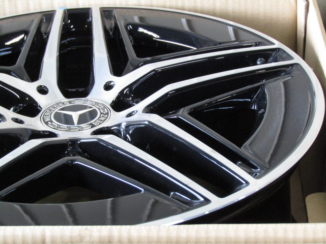 希少な新車外し品・W447・Vクラス【ホイール】メルセデスベンツ　W447　Vクラス後期　AMGラインパッケージ純正　ホイールのみ【タイヤ】無し（保土ヶ谷本店）