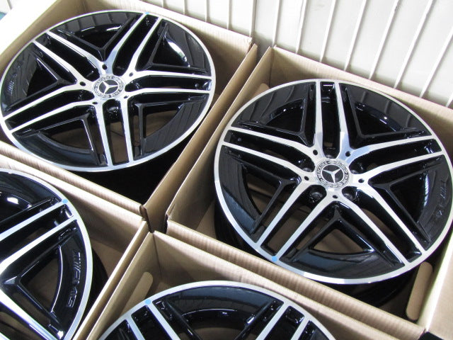 希少な新車外し品・W447・Vクラス【ホイール】メルセデスベンツ　W447　Vクラス後期　AMGラインパッケージ純正　ホイールのみ【タイヤ】無し（保土ヶ谷本店）