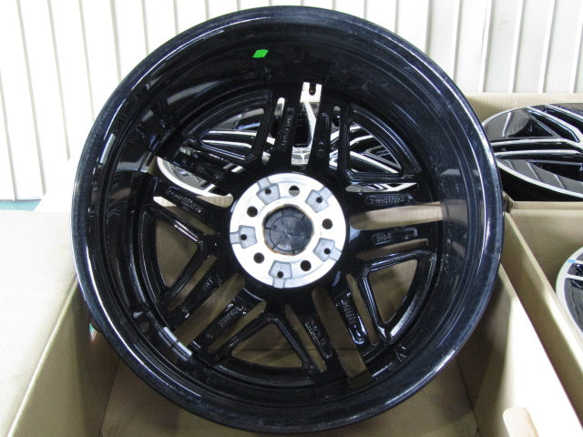 新車外しで新品タイヤ付き・Vクラス・W447【ホイール】メルセデスベンツ　W447　Vクラス後期　AMGラインパッケージ純正【タイヤ】コンチネンタル　エクストリームコンタクトDWS06Plus（保土ヶ谷本店）