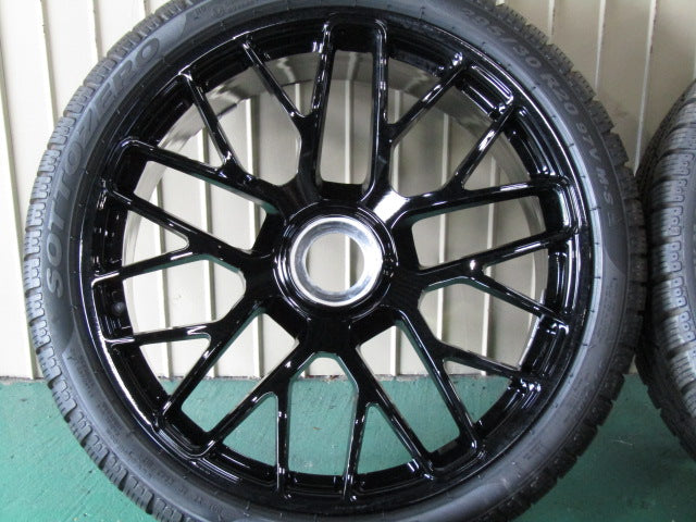 希少純正品・ポルシェ・911・991・ターボS【ホイール】ポルシェ　911系　991型　ターボS純正　Forged【タイヤ】ピレリ　ウインター240Serie2　ソットゼロ　ポルシェ承認タイヤ（保土ヶ谷本店）