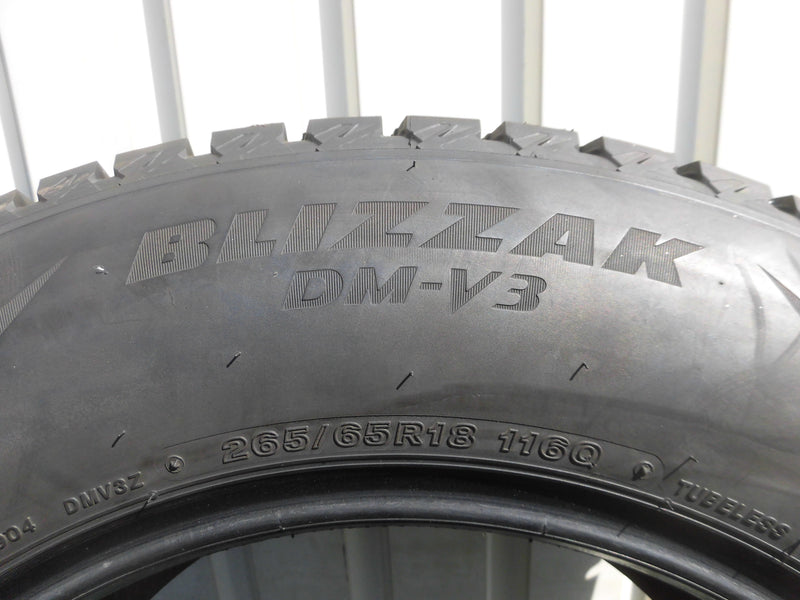 レアサイズ バリ山 スタッドレスタイヤ レクサス LX はずし品【タイヤ】ブリヂストン ブリザック DM-V3 265/65R18 116Q 4本（通販店）