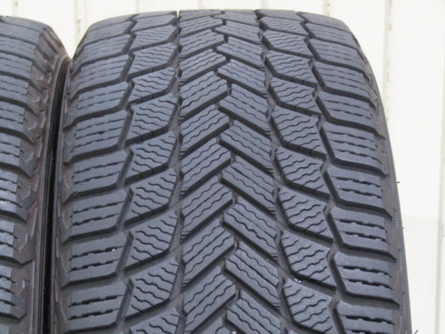 美品で溝ありの冬セット・アウディ・A4・A4アバント【ホイール】アウディ　8W系　A4純正　10アームグラビスデザイン【タイヤ】ミシュラン　Xアイススノー（保土ヶ谷本店）