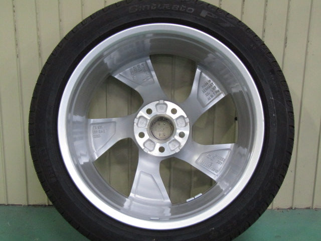 ガリキズ無し美品・アウディ・A4・A4アバント【ホイール】アウディ　8W系　A4　Sライン純正　5スポークフラッグデザイン【タイヤ】ピレリ　チントゥラートP7　アウディ承認タイヤ（保土ヶ谷本店）