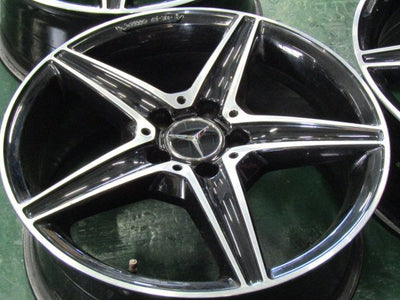 ブラックのAMG・Cクラス・W205・S205【ホイール】メルセデスベンツ　W205　Cクラス　C43AMG純正【タイヤ】コンチネンタル　エクストリームコンタクトDWS06Plus（保土ヶ谷本店）