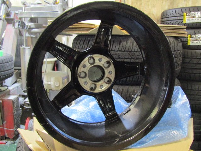 ブラックのAMG・Cクラス・W205・S205【ホイール】メルセデスベンツ　W205　Cクラス　C43AMG純正【タイヤ】コンチネンタル　エクストリームコンタクトDWS06Plus（保土ヶ谷本店）