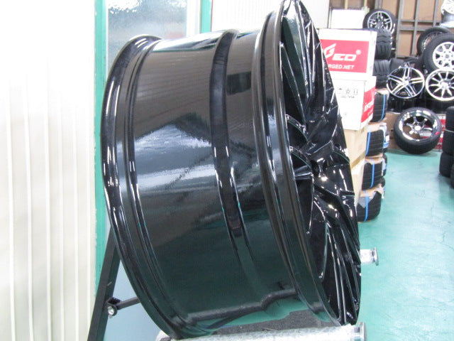 超希少1台限定・Gクラス・W463・ゲレンデ・G63AMG・G65AMG【ホイール】カールソン　1/10X・RSF　ブラックエディション　未使用品【タイヤ】KUMHO（クムホ）エクスタPS71SUV（保土ヶ谷本店）