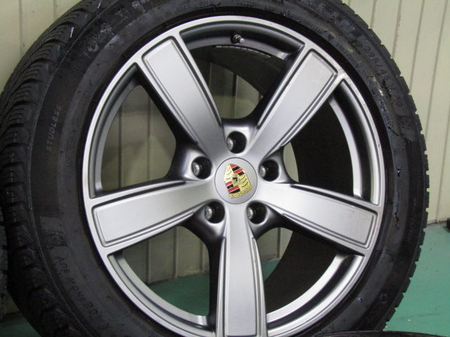 美品で冬準備・カイエンクーペ・カイエン【ホイール】ポルシェ　E3K30系　カイエンクーペ純正　スポーツクラシック【タイヤ】ミシュラン　XアイススノーSUV（保土ヶ谷本店）