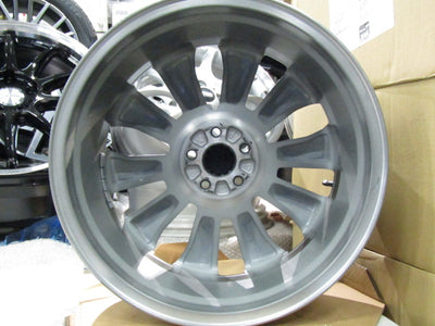 超希少・新車外し品【ホイール】スバル　SJ系　フォレスター後期純正【タイヤ】ピレリ　アイスゼロアシンメトリコ（港北店）