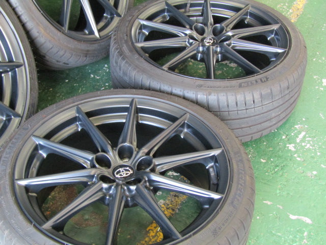 最上位グレード・86・プリウス【ホイール】トヨタ　ZN系　GR86　RZグレード純正【タイヤ】ミシュラン　パイロットスポーツ4（港北店）