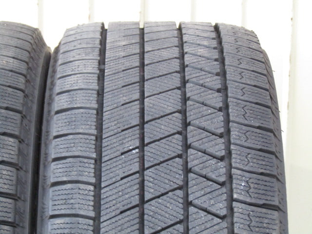 美品で超溝あり・アウディ・A3・A3スポーツバック【ホイール】アウディ　8V系　A3ウインター純正　5アームヘリカデザイン【タイヤ】ブリヂストン　ブリザックVRX3（保土ヶ谷本店）