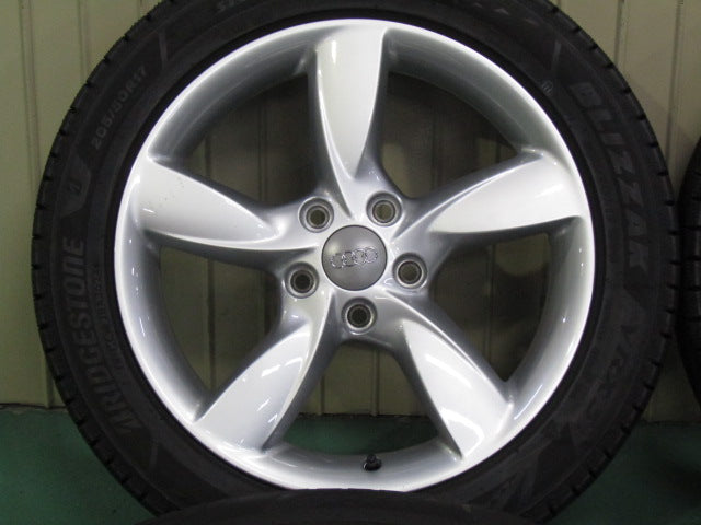 美品で超溝あり・アウディ・A3・A3スポーツバック【ホイール】アウディ　8V系　A3ウインター純正　5アームヘリカデザイン【タイヤ】ブリヂストン　ブリザックVRX3（保土ヶ谷本店）