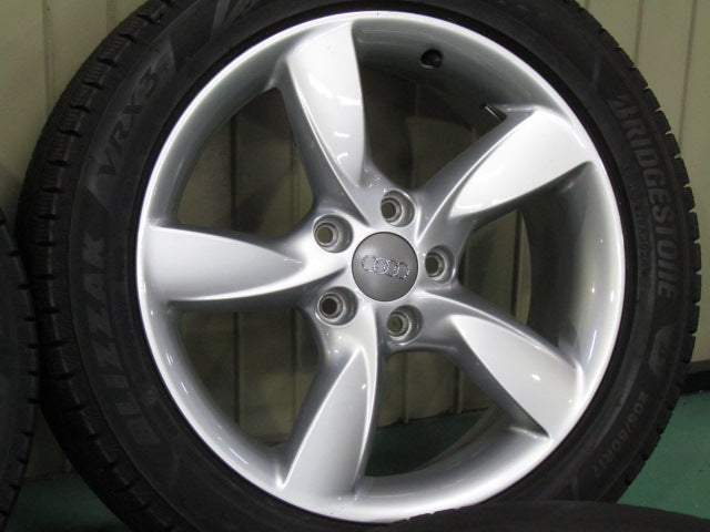 美品で超溝あり・アウディ・A3・A3スポーツバック【ホイール】アウディ　8V系　A3ウインター純正　5アームヘリカデザイン【タイヤ】ブリヂストン　ブリザックVRX3（保土ヶ谷本店）