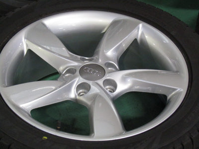 美品で超溝あり・アウディ・A3・A3スポーツバック【ホイール】アウディ　8V系　A3ウインター純正　5アームヘリカデザイン【タイヤ】ブリヂストン　ブリザックVRX3（保土ヶ谷本店）