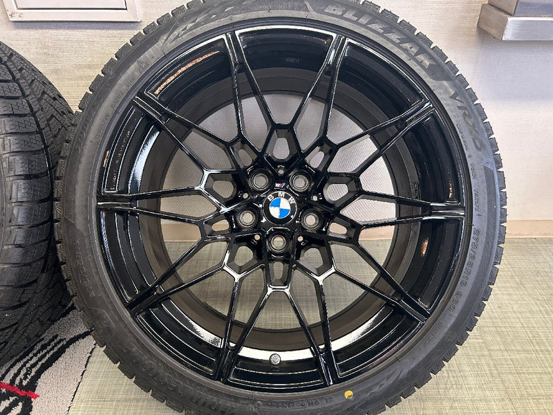 稀少な冬セット　早期準備で早めの支度をしてください　【アルミ】BMW　G80　M3　コンペティション純正　ダブルスポーク826M　【タイヤ】ブリヂストン　ブリザックVRX3　2023年製　スタッドレスタイヤ　ピレリ　ソットゼロ3　2017年製　ウィンタータイヤ(世田谷店)