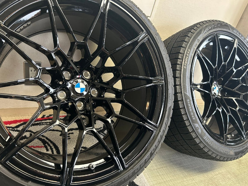 稀少な冬セット　早期準備で早めの支度をしてください　【アルミ】BMW　G80　M3　コンペティション純正　ダブルスポーク826M　【タイヤ】ブリヂストン　ブリザックVRX3　2023年製　スタッドレスタイヤ　ピレリ　ソットゼロ3　2017年製　ウィンタータイヤ(世田谷店)