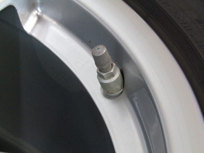 綺麗な純正品・ケイマン・ボクスター【ホイール】Porsche（ポルシェ）981型　ケイマンS純正【タイヤ】ヨコハマ　ADVAN（アドバン）スポーツV105　ポルシェ承認（保土ヶ谷本店）