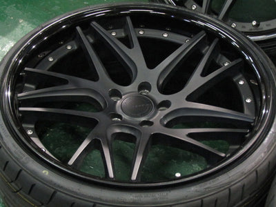 チューナー設定・LS460・LS600h【ホイール】WORK　グノーシスCVX　ブラックアルマイトリム【タイヤ】NITTO（ニットー）NT555　G2（港北店）