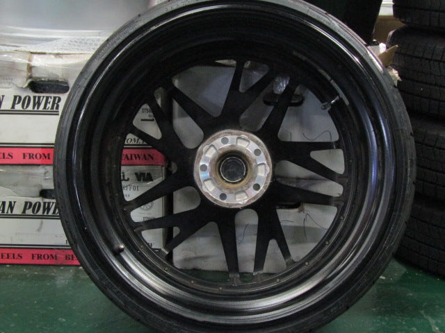 チューナー設定・LS460・LS600h【ホイール】WORK　グノーシスCVX　ブラックアルマイトリム【タイヤ】NITTO（ニットー）NT555　G2（港北店）