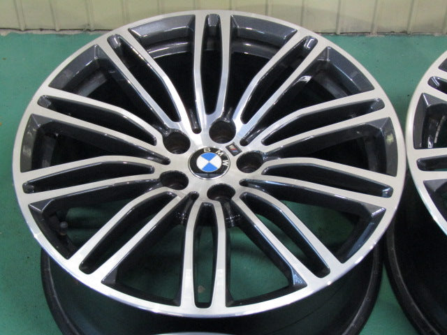冬の限定価格・5シリーズ・G30・G31・6シリーズ・G32【ホイール】ＢＭＷ　G30　5シリーズ　Ｍスポーツ純正　 ダブルスポークスタイリング664M【タイヤ】ピレリ　ウインターアイスアシンメトリコPlusランフラット（保土ヶ谷本店）