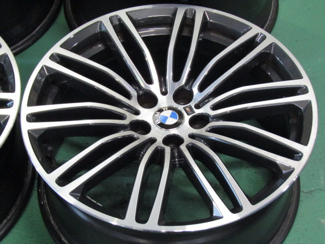 冬の限定価格・5シリーズ・G30・G31・6シリーズ・G32【ホイール】ＢＭＷ　G30　5シリーズ　Ｍスポーツ純正　 ダブルスポークスタイリング664M【タイヤ】ピレリ　ウインターアイスアシンメトリコPlusランフラット（保土ヶ谷本店）