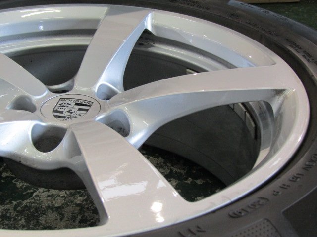 冬のお買い得セット・ポルシェ・マカン・マカンS【ホイール】ポルシェ　95b系　マカン　ベースグレード前期純正【タイヤ】ピレリ　アイスゼロアシンメトリコ（保土ヶ谷本店）