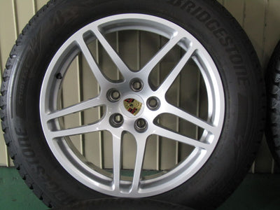 溝あり美品の冬セット・ポルシェ・マカンベースグレード・マカンS【ホイール】ポルシェ　95b系　マカンS純正【タイヤ】ブリヂストン　ブリザックDM-V3（保土ヶ谷本店）