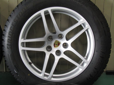 溝あり美品の冬セット・ポルシェ・マカンベースグレード・マカンS【ホイール】ポルシェ　95b系　マカンS純正【タイヤ】ブリヂストン　ブリザックDM-V3（保土ヶ谷本店）